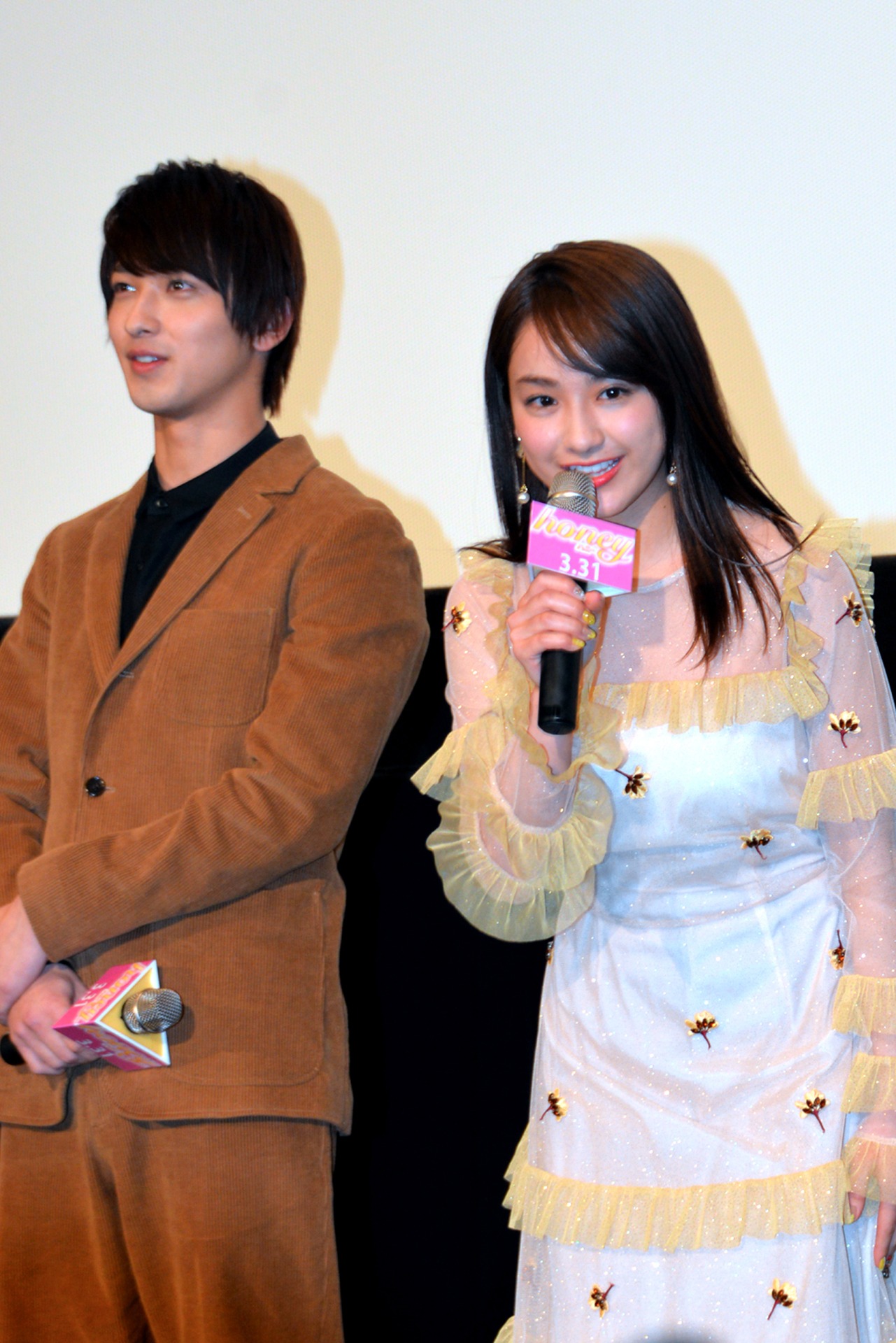 左から横浜流星、平祐奈。