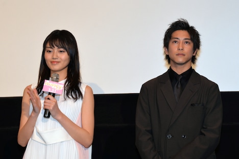 左から水谷果穂、佐野岳。