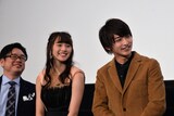 左から神徳幸治監督、浅川梨奈、横浜流星。