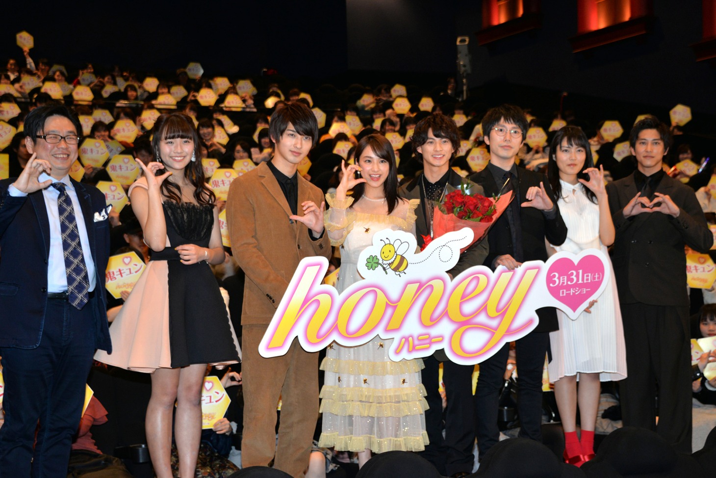 「honey」完成披露舞台挨拶の様子。