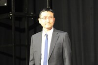 制作統括の須崎岳。