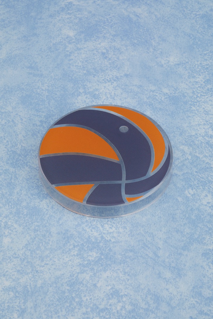 バレーボール柄の丸台座。