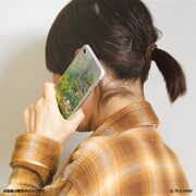 「森のiPhoneケース」の使用イメージ。
