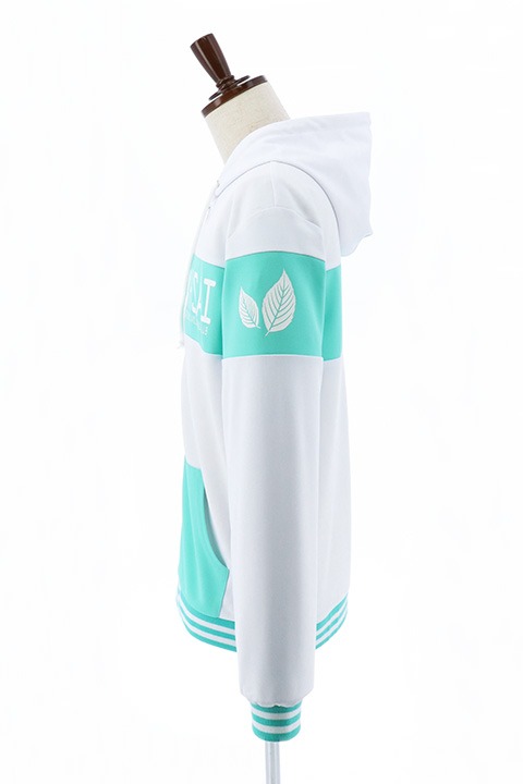 「ハイキュー!!」のジップアップパーカー（青葉城西高校モデル）。