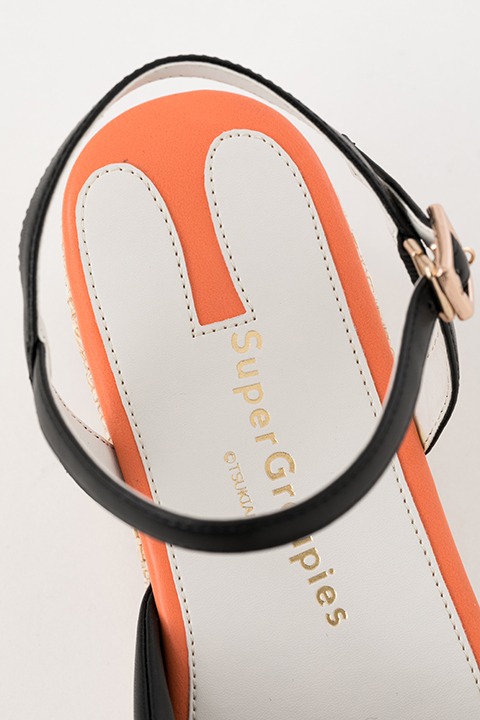 卯月新をイメージしたウェッジソールサンダル。