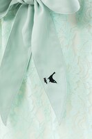 弥生春をイメージしたフラワーレースワンピース。