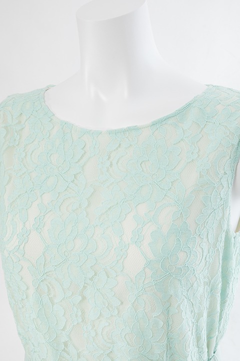 弥生春をイメージしたフラワーレースワンピース。