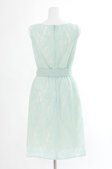 弥生春をイメージしたフラワーレースワンピース。