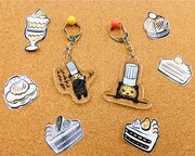 「こぐまのケーキ屋さん」のアクリルキーホルダー。