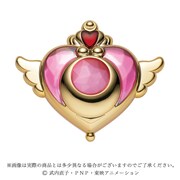 「ミラクルロマンス クライシスムーンチーク」。大きなクリアストーンパーツがあしらわれた。