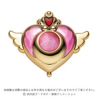 「ミラクルロマンス クライシスムーンチーク」。大きなクリアストーンパーツがあしらわれた。