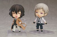 「ねんどろいど 中島敦」を別売りの「ねんどろいど 太宰治」と並べた様子。