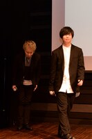 左から諏訪部順一、斉藤壮馬。