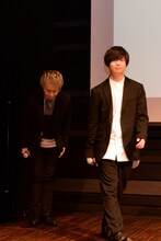 左から諏訪部順一、斉藤壮馬。