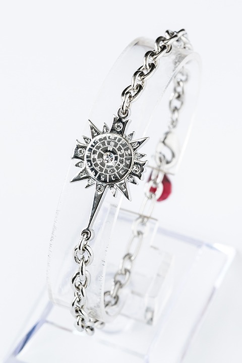 「D.Gray-man HALLOW」腕時計に付属するシルバーブレスレット。