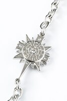 「D.Gray-man HALLOW」腕時計に付属するシルバーブレスレット。