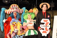 「ONE PIECE LIVE ATTRACTION “3”『PHANTOM』」のキャラクターと渡部秀。