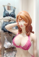 峰不二子のフィギュア。