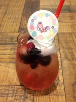 「シマリスちゃんのフルーツソーダ」