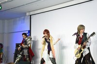 「D×D×D」を披露するBREAKERZ。