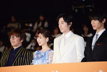 左から三木孝浩監督、真野恵里菜、ディーン・フジオカ、中川大志。