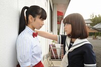 映画「恋は雨上がりのように」のワンシーン。