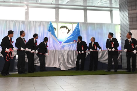 除幕式の様子。