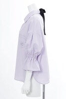 ザークシーズ＝ブレイクモデルのブラウス。