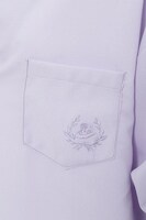 ザークシーズ＝ブレイクモデルのブラウス。