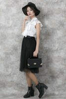 ギルバート＝ナイトレイモデルの着用例。