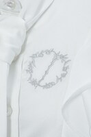 ギルバート＝ナイトレイモデルのブラウス。