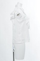 ギルバート＝ナイトレイモデルのブラウス。