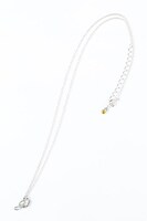 ギルバート＝ナイトレイモデルのネックレス。