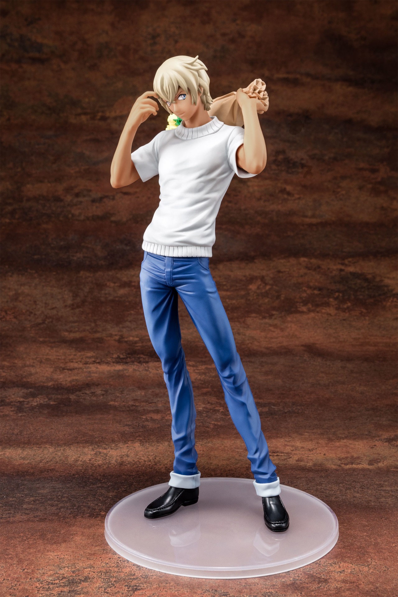 「安室 透 1/8スケール塗装済み完成品フィギュア」限定版の花束パーツを使用した様子。