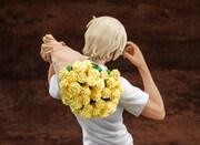 「安室 透 1/8スケール塗装済み完成品フィギュア」限定版の花束パーツを使用した様子。