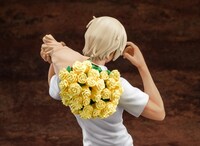 「安室 透 1/8スケール塗装済み完成品フィギュア」限定版の花束パーツを使用した様子。