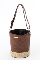 エレン・イェーガーモデルのバッグ。