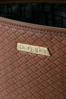 エレン・イェーガーモデルのバッグ。