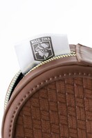 エレン・イェーガーモデルのバッグ。「WALL SINA」のタグ。