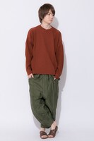 エレン・イェーガーモデルのサンダルの着用例。