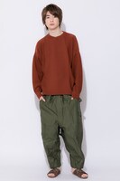 エレン・イェーガーモデルのサンダルの着用例。