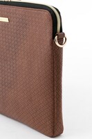 エレン・イェーガーモデルのパソコンケース。