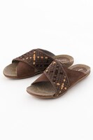 エレン・イェーガーモデルのサンダル。