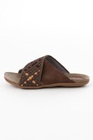 エレン・イェーガーモデルのサンダル。