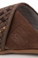 エレン・イェーガーモデルのサンダル。