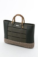 リヴァイモデルのバッグ。