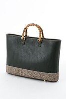 リヴァイモデルのバッグ。