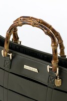 リヴァイモデルのバッグ。