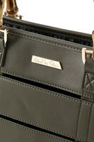 リヴァイモデルのバッグ。