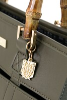 リヴァイモデルのバッグ。